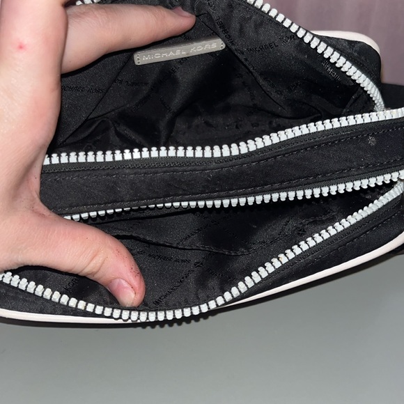 Michael Kors Black and White crossbody - Picture 3 of 5